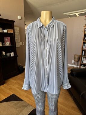 On 34th blue & white striped long sleeve button up the front blouse-size XL